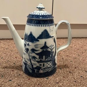 mottahedeh tea or coffee pot .. a rare find